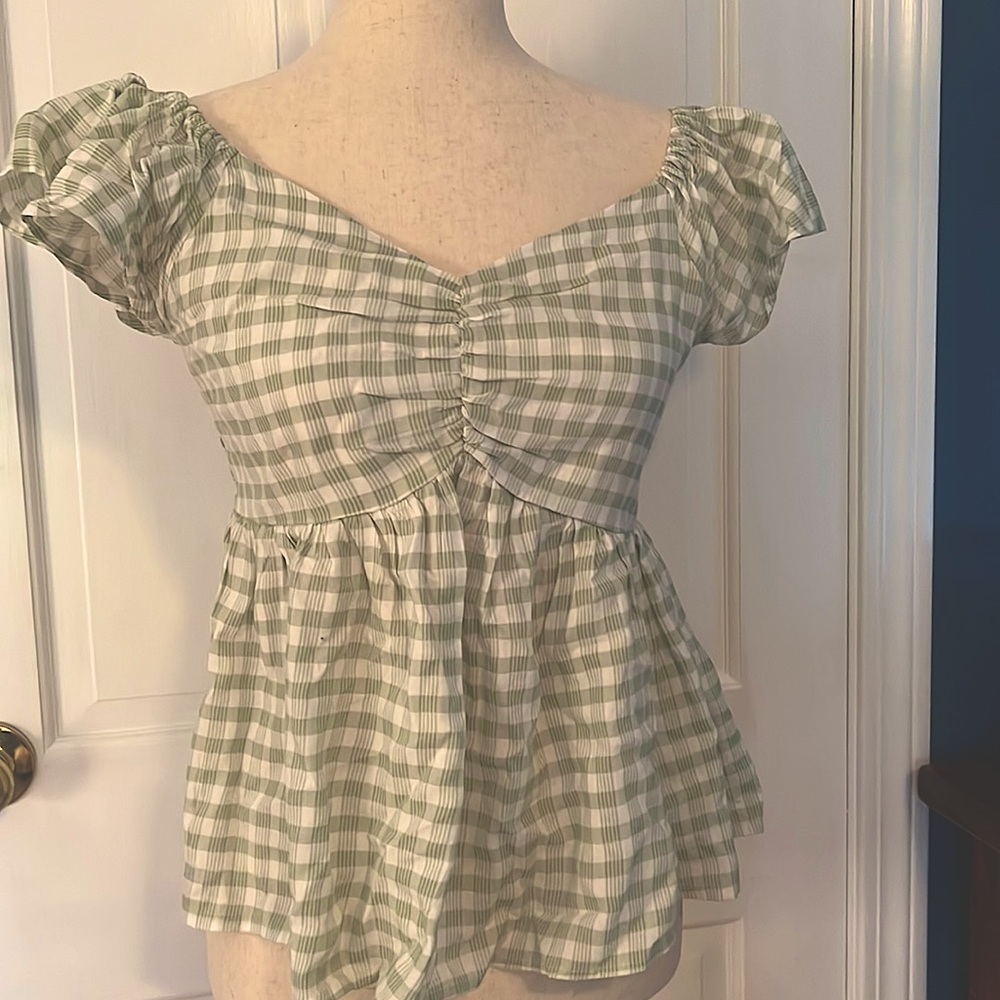 adorable gingham style woven short sleeve blouse